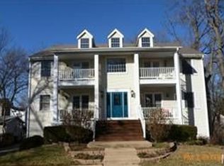 215 E Washington Ave APT 2W, Saint Louis, MO