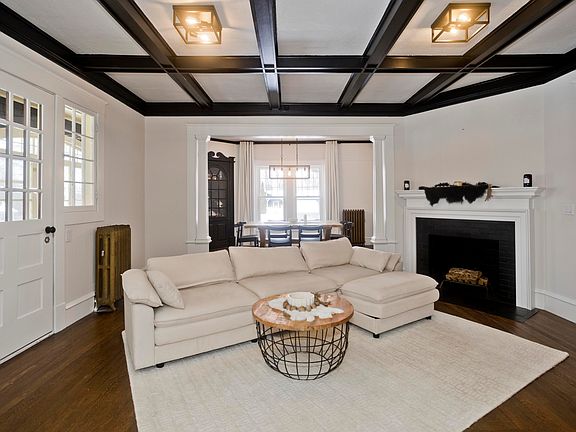 4th image of 615 Newton St #1