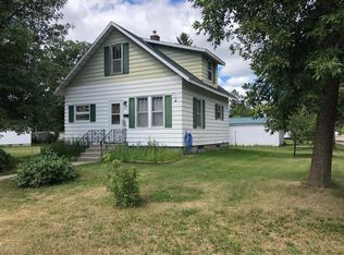 611 2nd St SE, Roseau, MN 56751