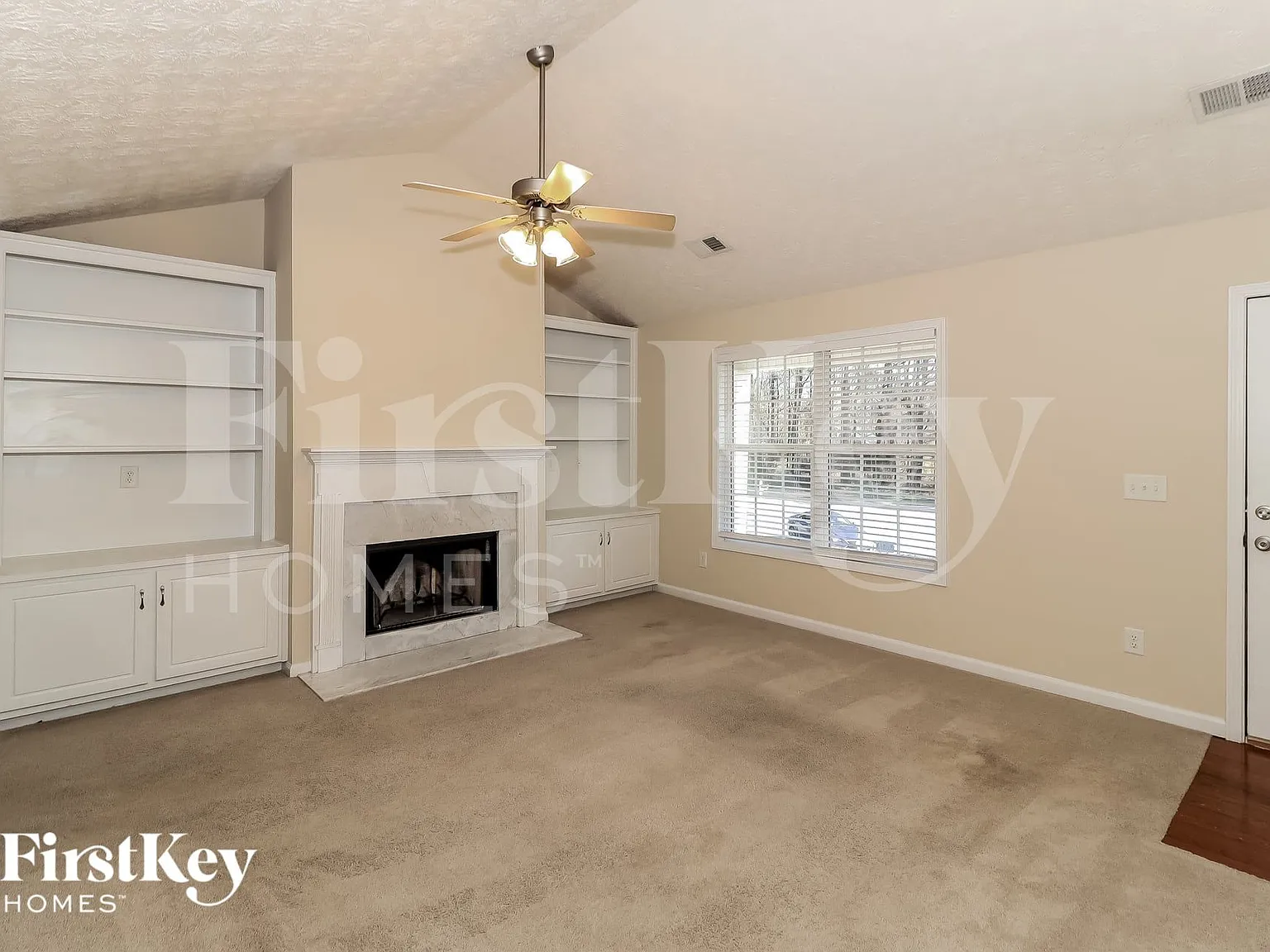 3 bed, 2.0 bath, 1446 sqft, $2,355 — Photo 3