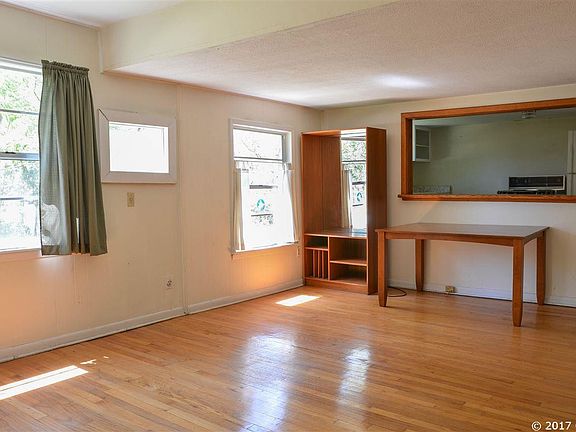 3rd image of 2720 SE 35th St