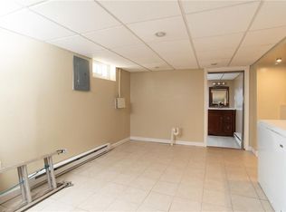 1326 Plainfield St, Cranston, RI 02920