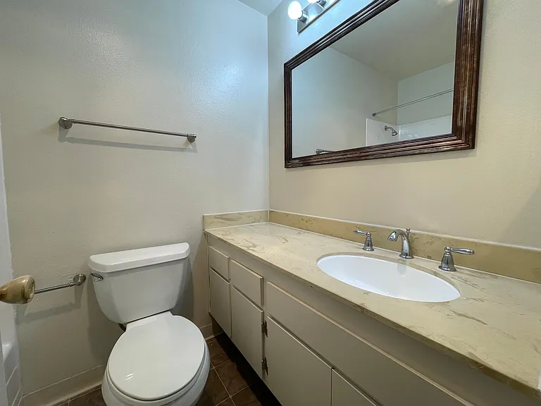 2522 Clairemont Dr #303 — Photo 11