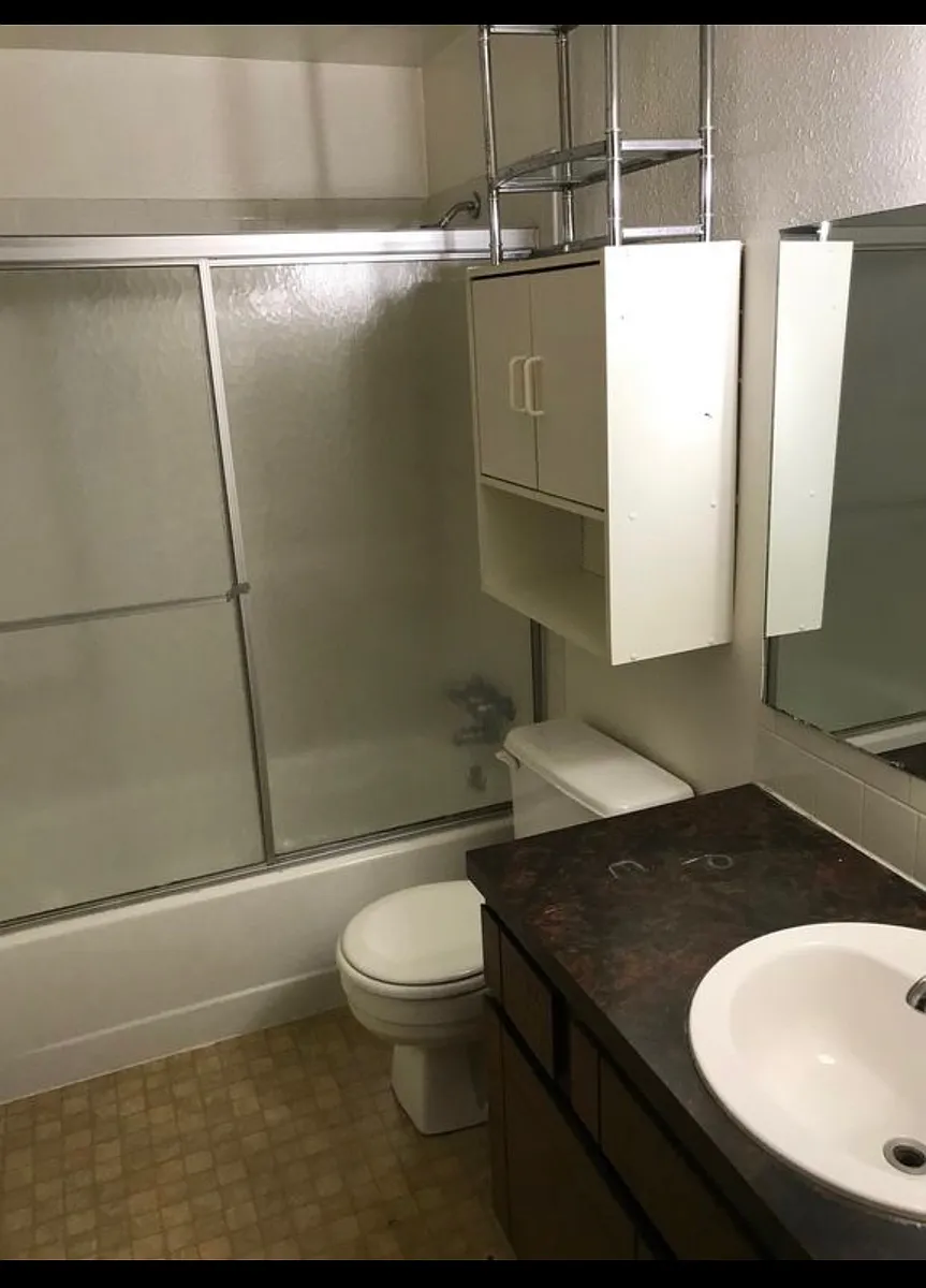 Building Photo - 1720 Cambridge Dr #2