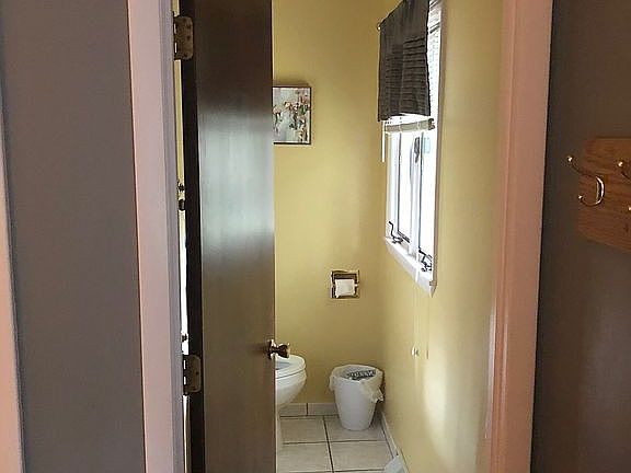 5th image of 2596 Birchcrest Dr NE