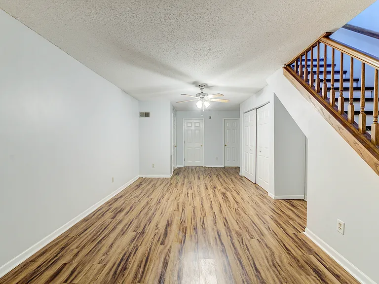 4319 Lindell Blvd #D — Photo 17