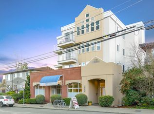 8221 5th Ave NE APT 303, Seattle, WA 98115