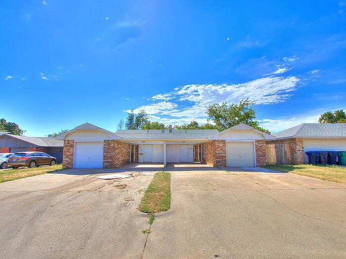 3 bed, 2.0 bath, 1336 sqft, $1,550 — Photo 1