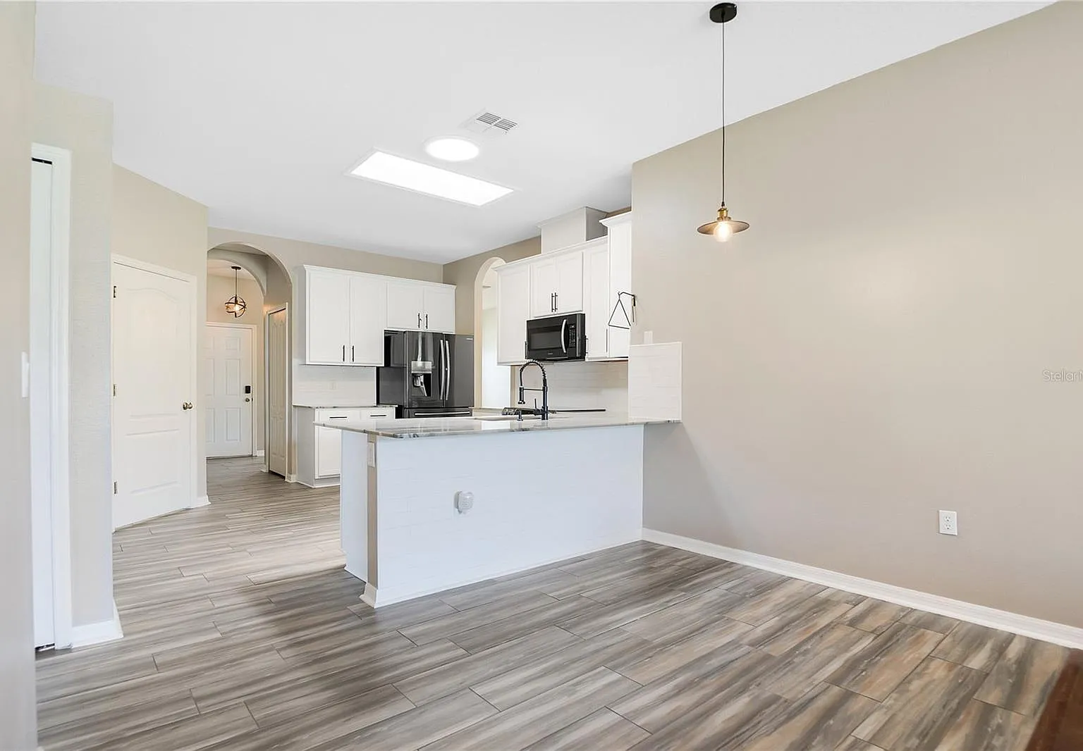 4 bed, 1865 sqft, $2,800 — Photo 2