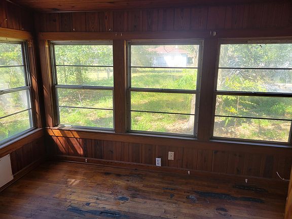 4th image of 746 E Garden St