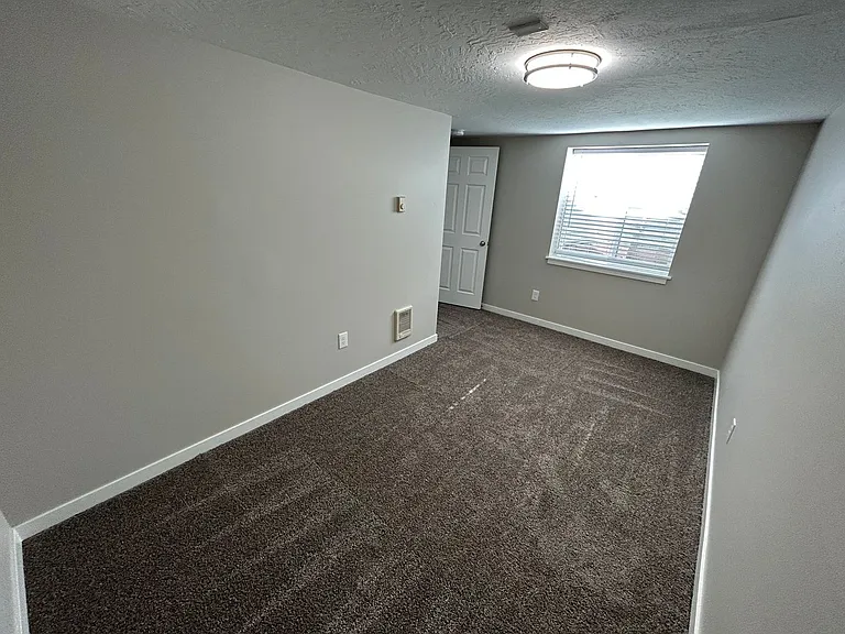 323 East Wabash Avenue — Photo 39