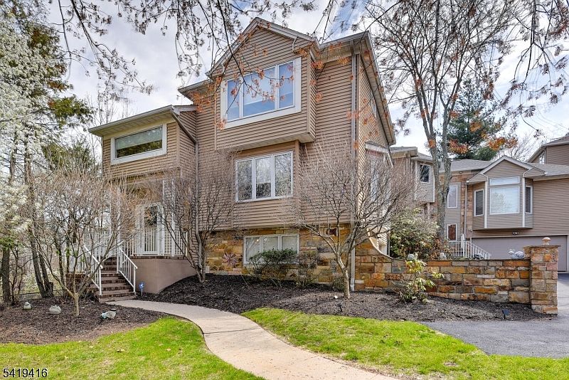 1st image of 18 Dockery Dr