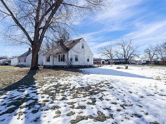 2nd image of 806 Richardson Dr