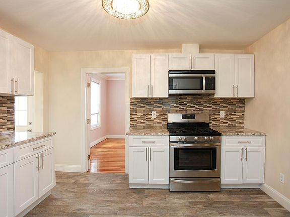 2nd image of 31 Clement St