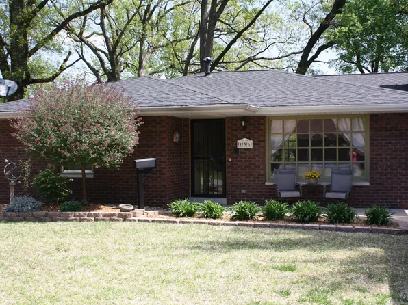 136 Kenwood Ln, Collinsville, IL 62234