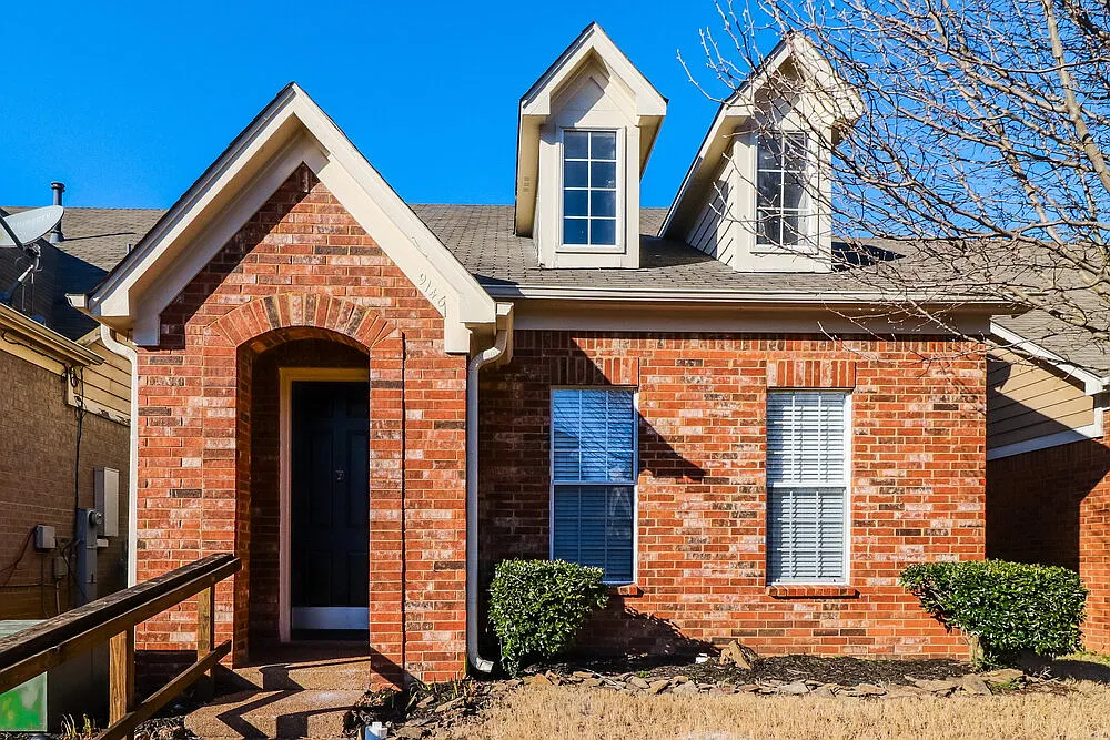 3 bed, 2.5 bath, 1581 sqft, $1,690 — Photo 1
