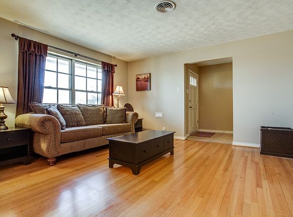5th image of 9758 Wisterwood Dr
