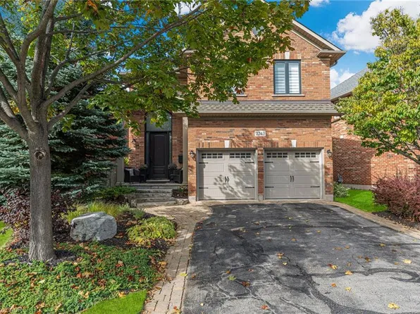 2243 Woodcrest Dr, Oakville, ON L6M 4C6