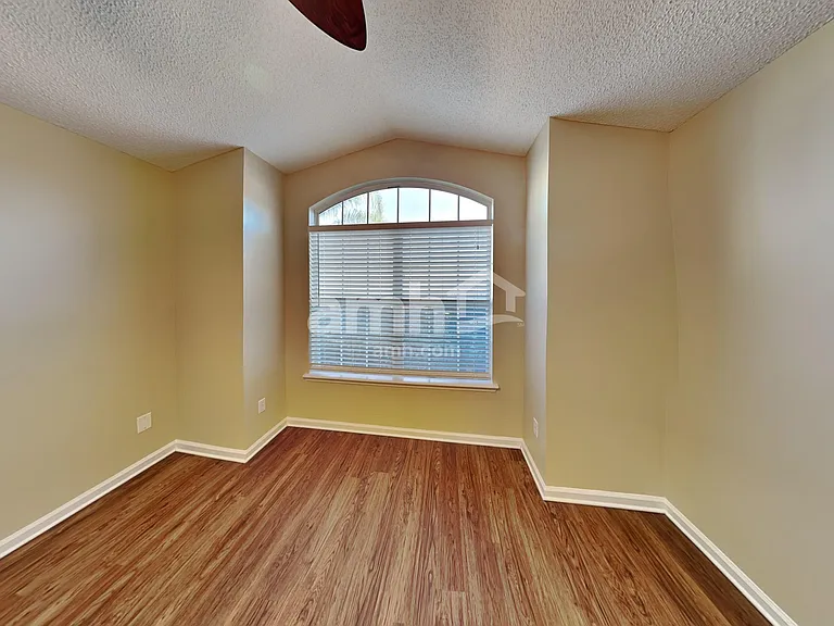 807 Hickory Knolls Dr — Photo 16