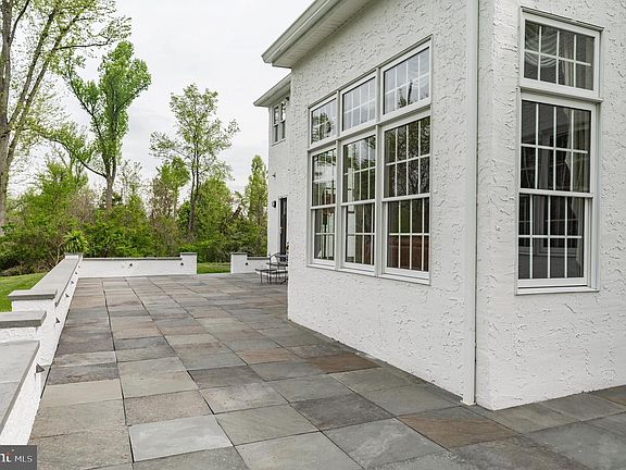 3rd image of 694 Misty Hollow Dr