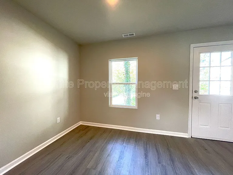 706 Hillside St — Photo 9