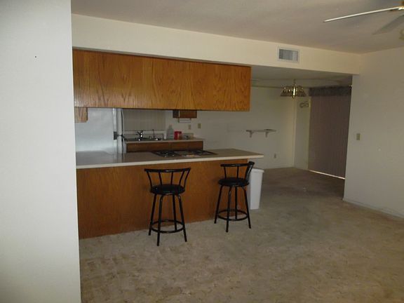 2nd image of 2881 Indian Springs Dr