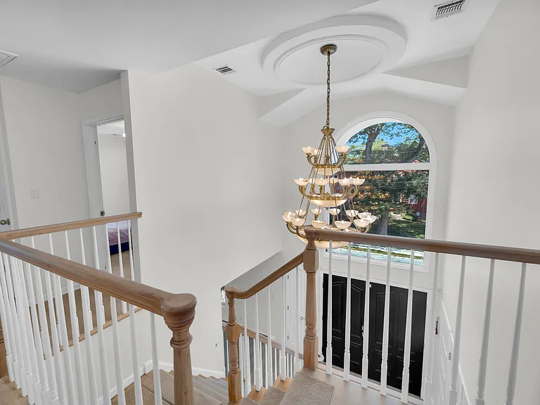 290 Mohegan Way — Photo 13