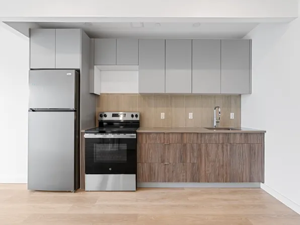 172-02 Hillside Avenue image 5 of 13