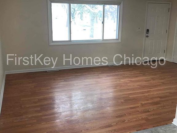 2nd image of 27 Golfview Ln
