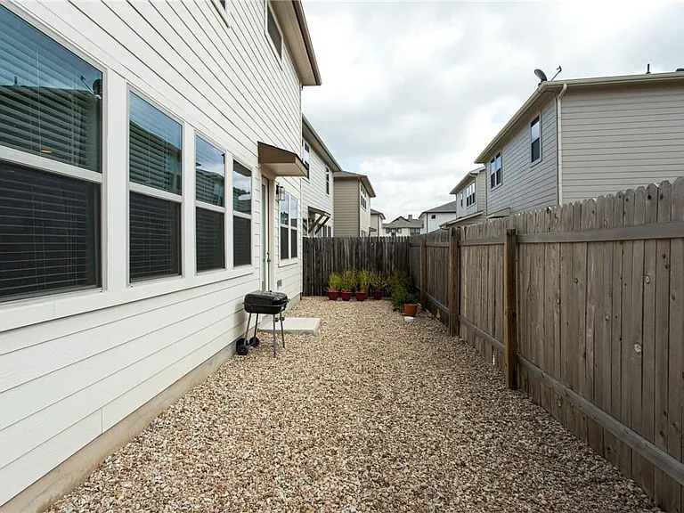 9109 Garnet Dr — Photo 27