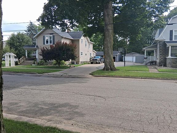 2nd image of 209 W Adams St