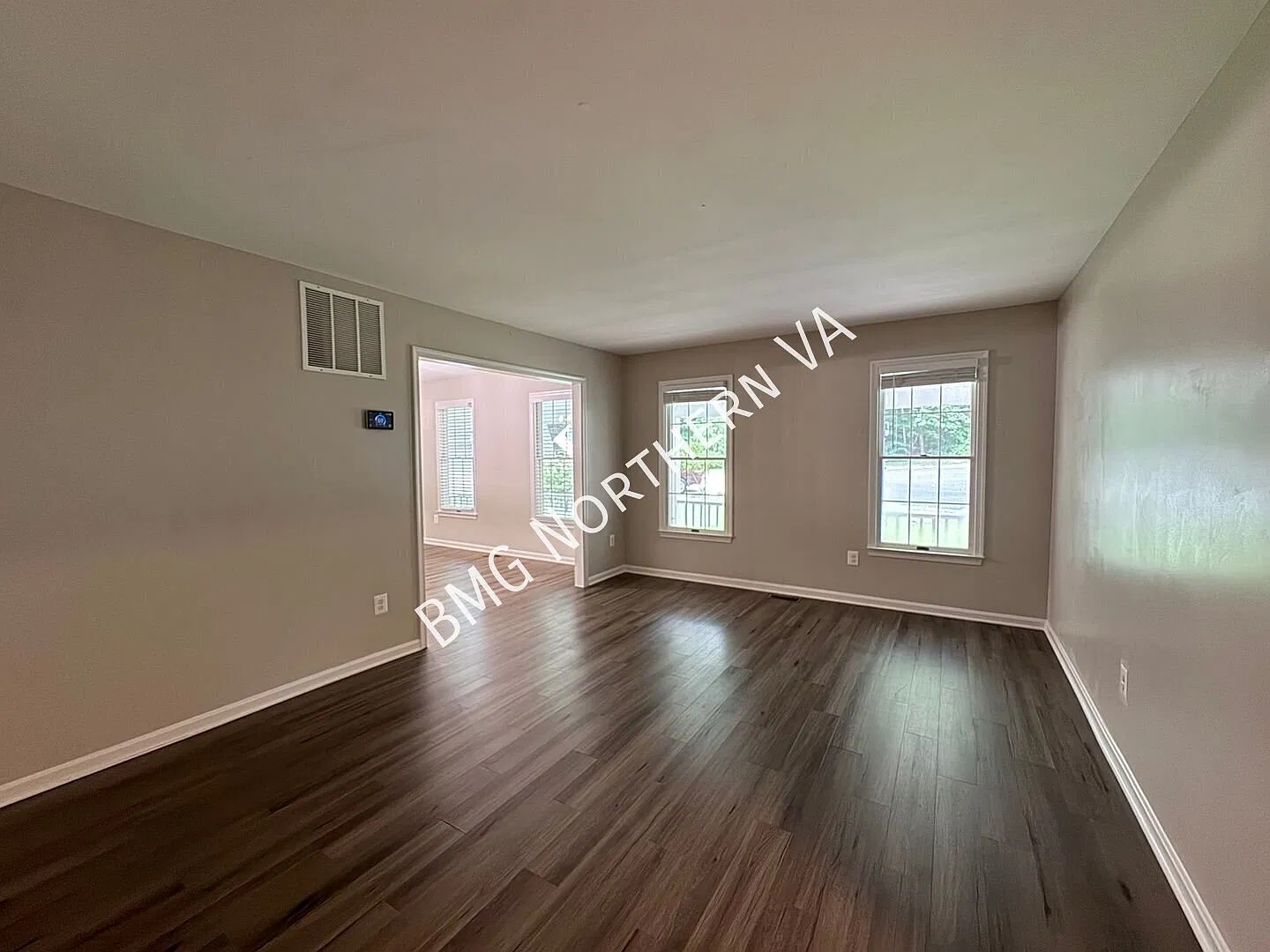 Stunning 4 Bed 3.5 Bath Home With Deck And Patio In Desired Middle Valley — Photo 2