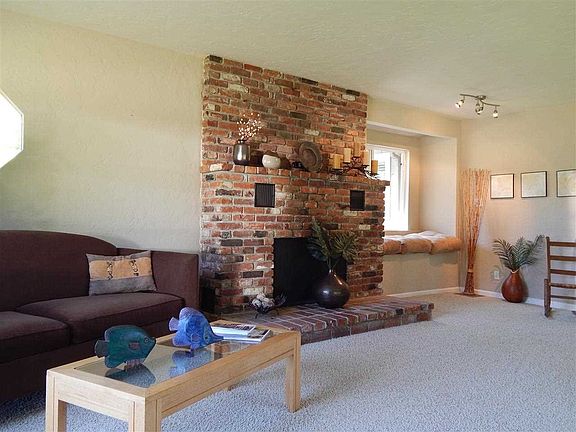 4th image of 105 Calais Dr