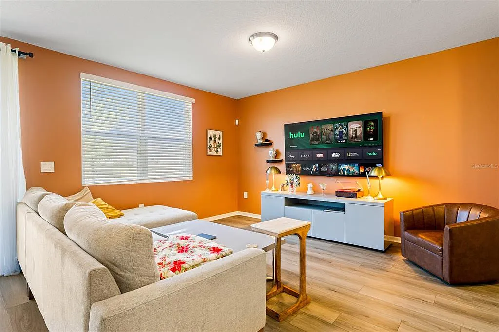 3 bed, 2.5 bath, 1485 sqft, $2,300 — Photo 3