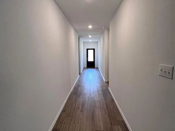 3rd image of 1105 Mahogany Ln