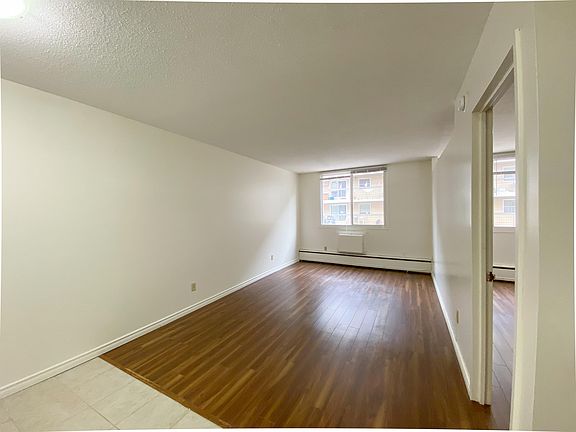 4th image of 2250 Rose St #406