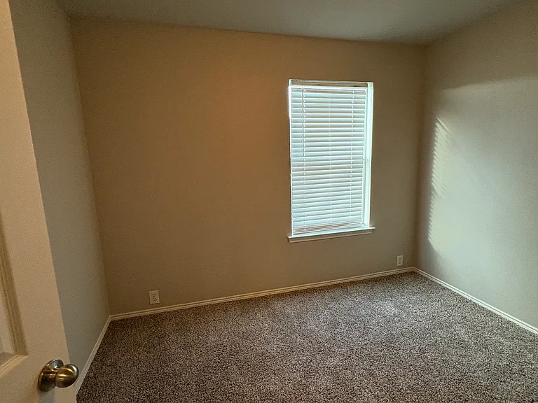 4113 Macy Ln — Photo 9