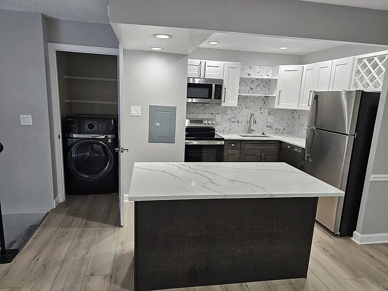 Royal Grove Apartments — Photo 52