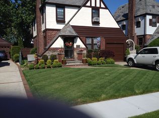 29 Weybridge Rd, Mineola, NY 11501