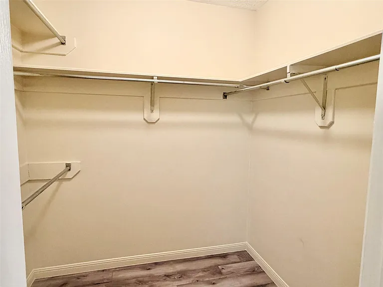 17407 Chamberlain Dr — Photo 15