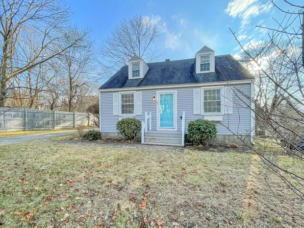42 Scott Dyer Rd, Cape Elizabeth, ME 04107