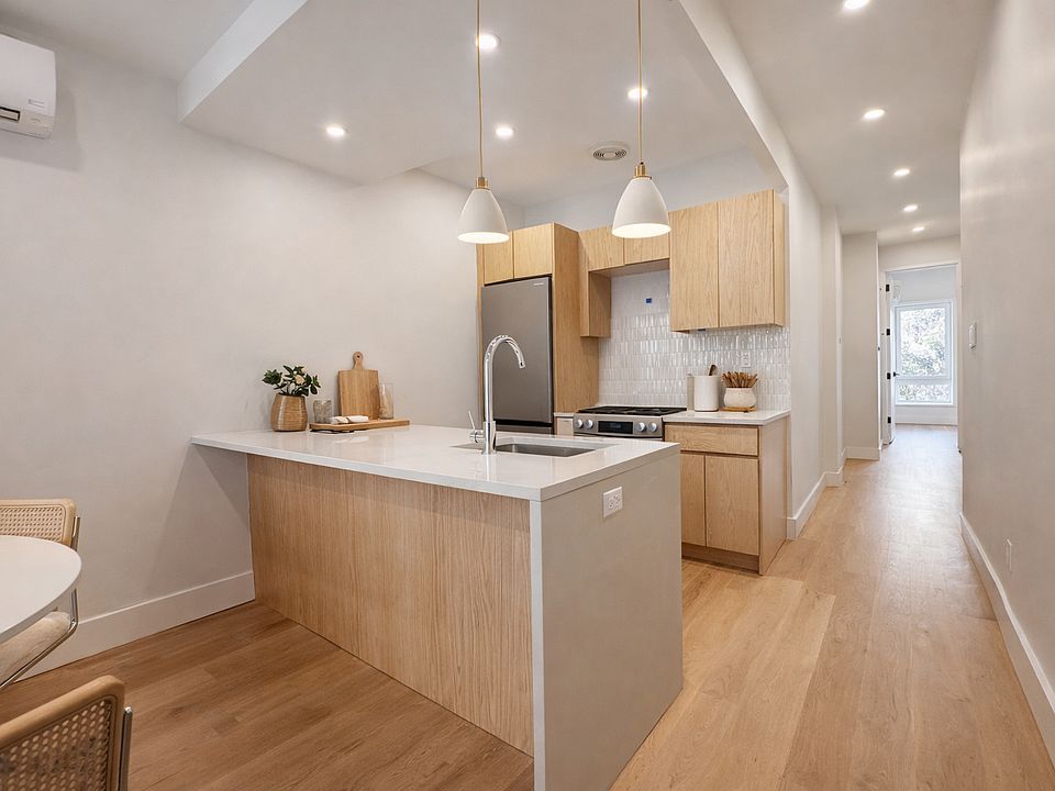 1st image of 242 6th St #1C