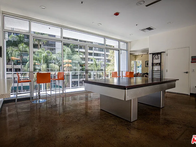 645 W 9th St #609 — Photo 30