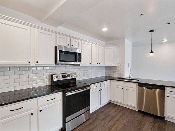 3rd image of 5420 Ridge Ave #406