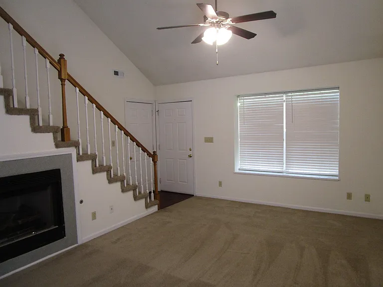 2406 Calder Ct — Photo 2