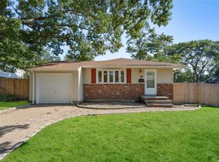 46 Elliot St, Islip, NY 11751