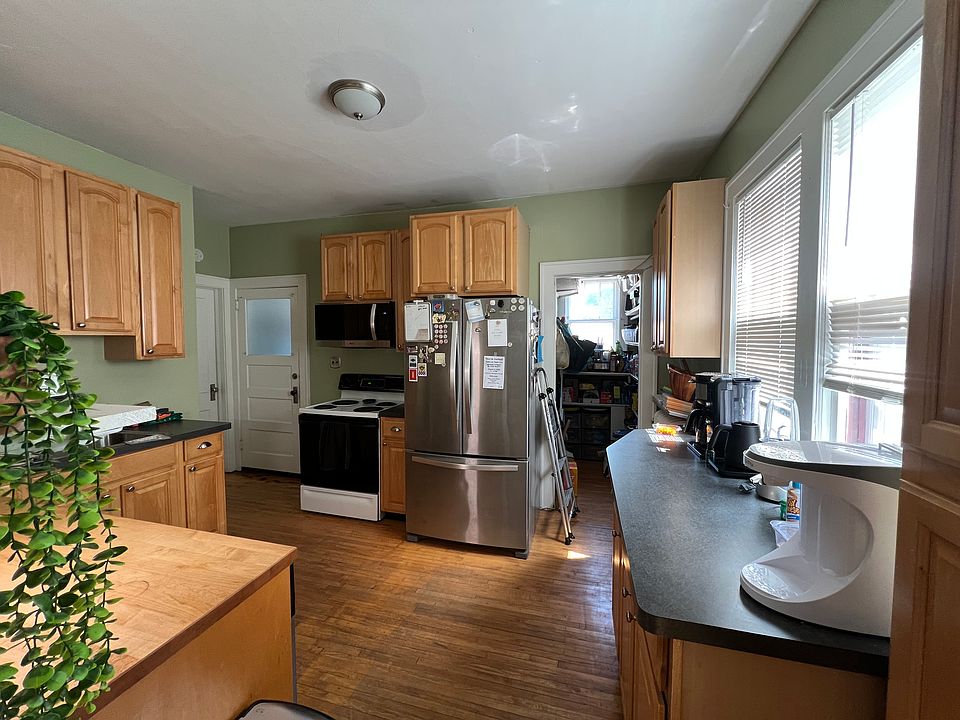 Kitchen, Pantry & Back Door