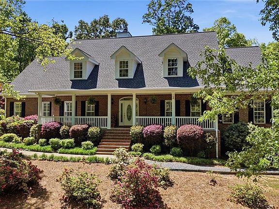 2nd image of 414 Parker Branch Rd
