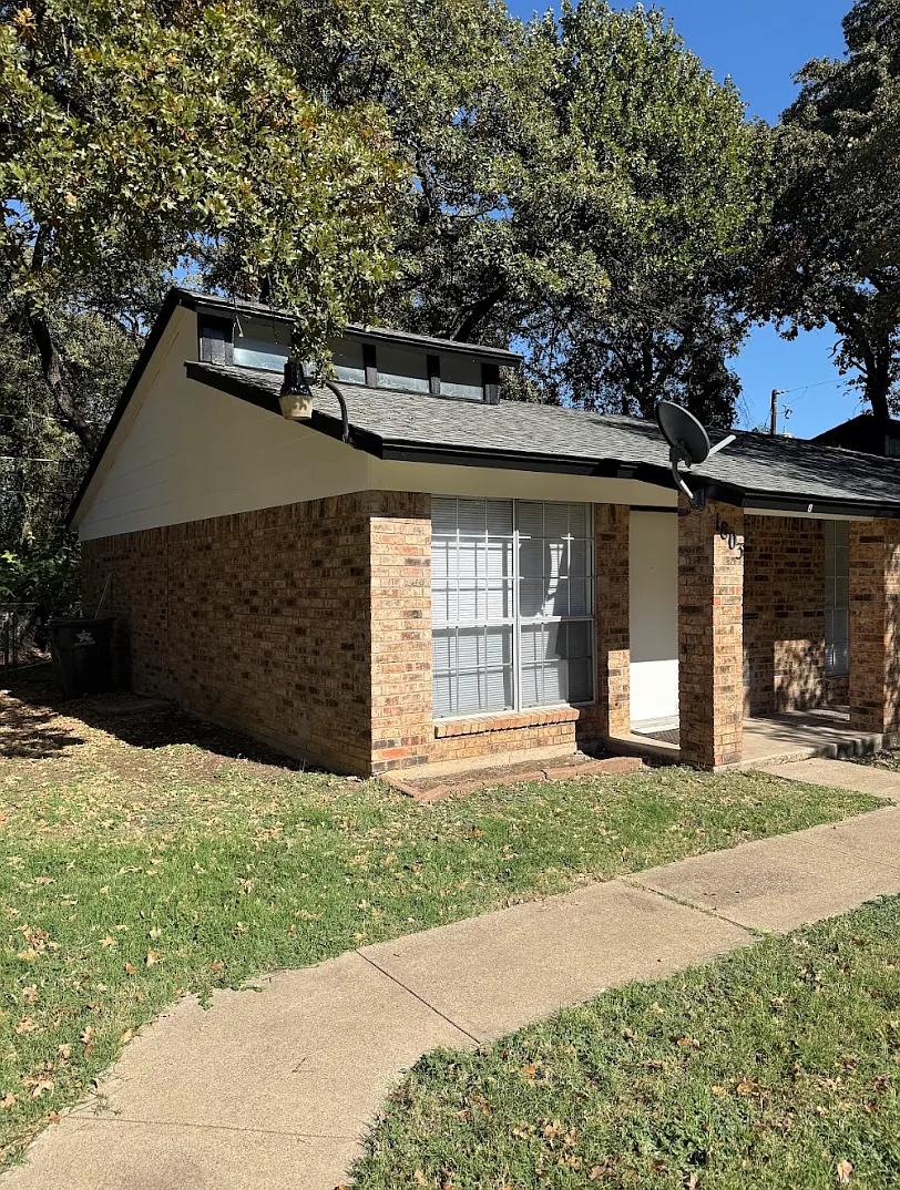 2 bed, 900 sqft, $1,595 — Photo 1