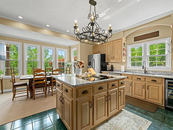 3rd image of 187 Meadow Brook Ln